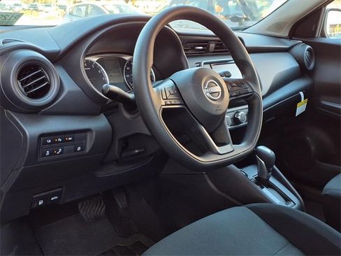 Certified 2025 Nissan Kicks Play S image 4