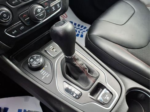 Used 2019 Jeep Cherokee Trailhawk w/ Comfort/Convenience Group image 21