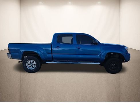 Used 2005 Toyota Tacoma PreRunner image 3