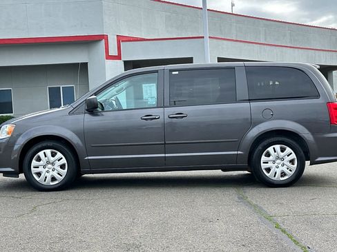 Used 2017 Dodge Grand Caravan SE w/ Power Window Group image 9