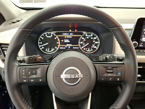 Used 2022 Nissan Rogue SV w/ SV Premium Package image 16