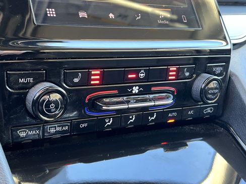 Used 2021 Jeep Grand Cherokee L Laredo w/ Luxury Tech Group I image 20