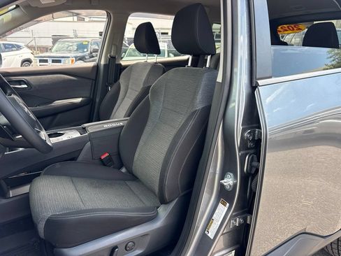 Used 2022 Nissan Rogue SV FWD image 9