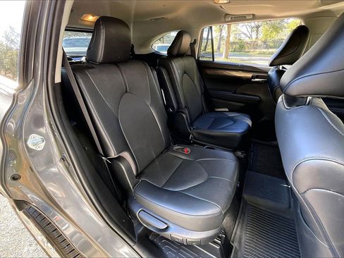 Used 2023 Toyota Highlander Limited image 22
