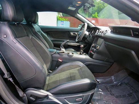 Used 2016 Ford Mustang Shelby GT350 w/ Technology Package image 32