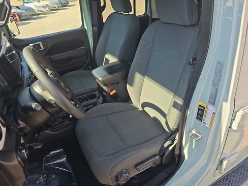 Used 2024 Jeep Wrangler Sport S image 17