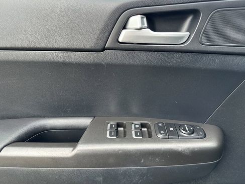 Used 2022 Kia Sportage LX image 11