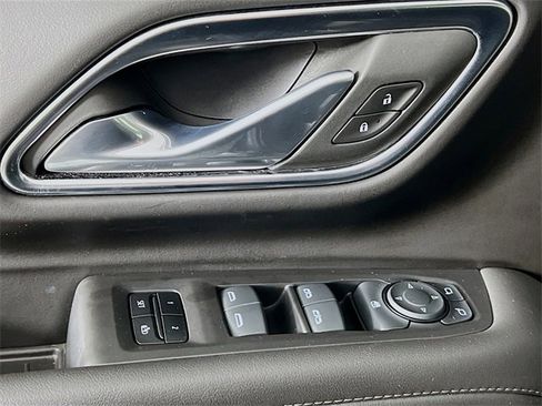 Used 2024 Chevrolet Suburban LT image 9