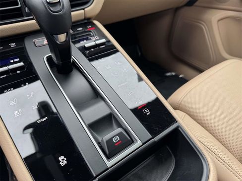 Used 2024 Porsche Macan image 29