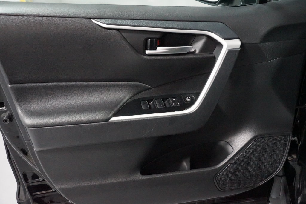 Certified 2025 Toyota RAV4 XLE FWD image 30