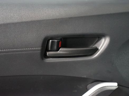 Certified 2025 Toyota Corolla Cross LE image 31