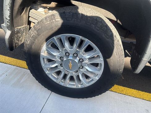 Used 2021 Chevrolet Silverado 2500 High Country w/ Z71 Off-Road Package image 12