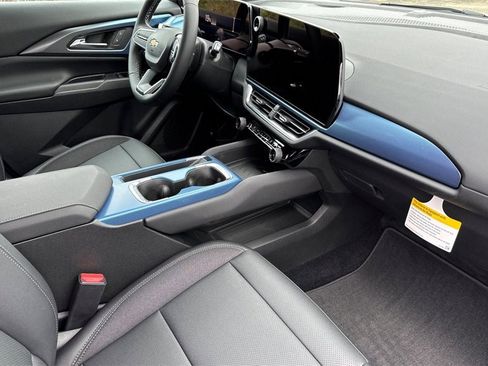 New 2026 Chevrolet Equinox EV LT image 16