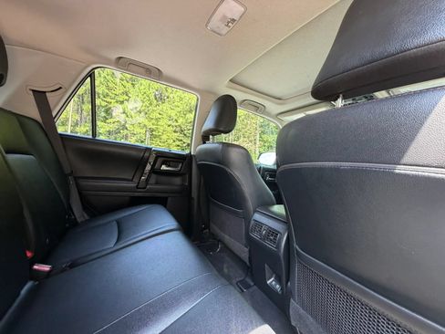 Used 2020 Toyota 4Runner TRD Off-Road Premium w/ Moonroof Package AWD/4WD image 25