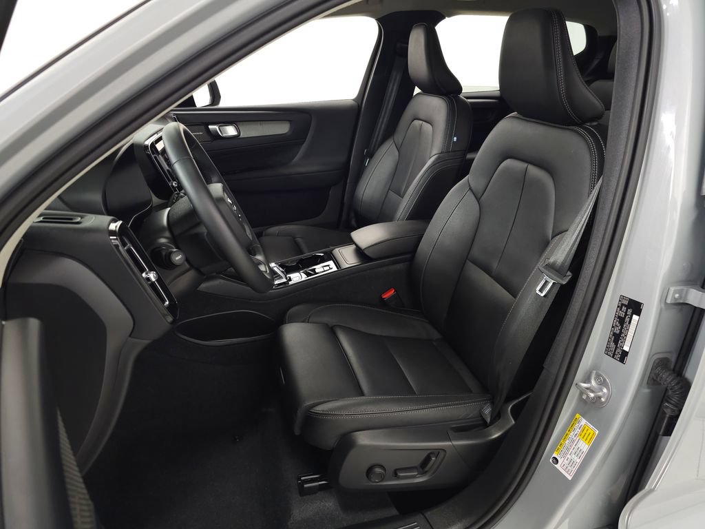 Certified 2024 Volvo XC40 B5 Ultimate w/ Climate Package AWD/4WD image 17