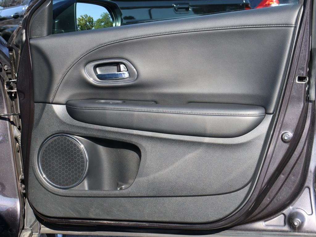 Used 2017 Honda HR-V EX-L image 11