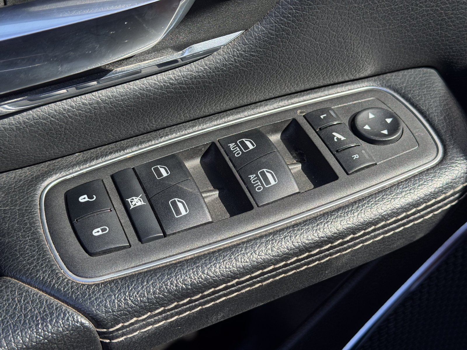 Used 2024 RAM 1500 Laramie AWD/4WD image 15