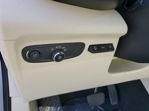 Used 2023 Buick Envision Avenir AWD/4WD image 21