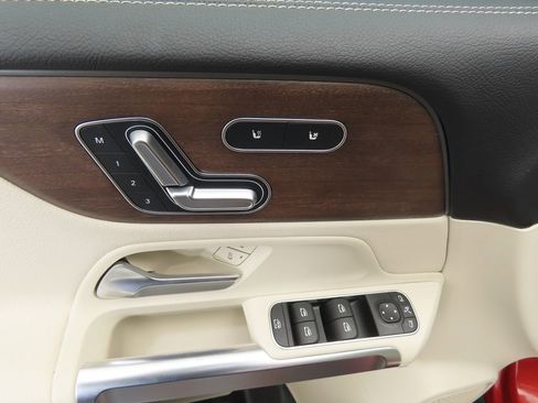 Certified 2022 Mercedes-Benz GLB 250 4MATIC image 23