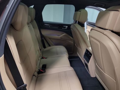 Used 2020 Porsche Cayenne Base image 22