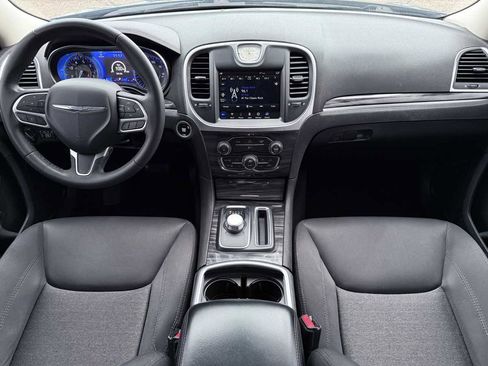 Used 2022 Chrysler 300 Touring w/ Sport Appearance Package image 13