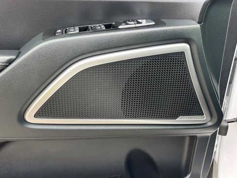 Used 2025 Kia Telluride EX w/ EX Captain's Chair Package FWD image 19