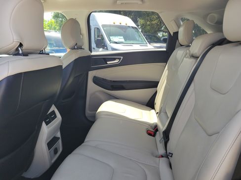 Used 2018 Ford Edge Titanium FWD image 14