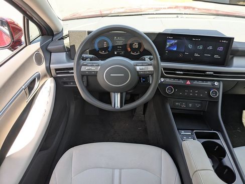Used 2025 Hyundai Sonata SEL FWD image 16