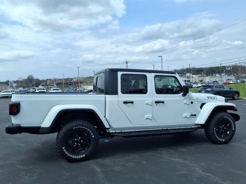 Used 2022 Jeep Gladiator Mojave AWD/4WD image 6