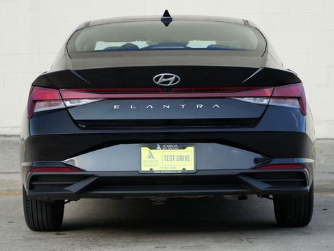 Used 2023 Hyundai Elantra SEL w/ Cargo Package FWD image 10
