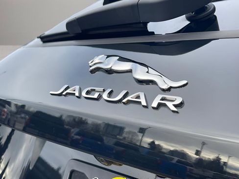 Used 2018 Jaguar F-PACE Premium image 24