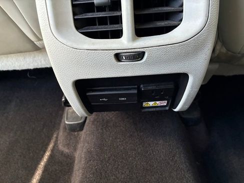 Used 2019 Jeep Cherokee Limited image 17