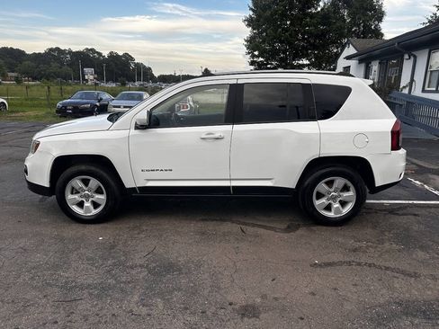 Used 2016 Jeep Compass Latitude FWD image 6