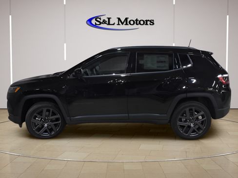New 2026 Jeep Compass Latitude w/ Sun and Sound Group AWD/4WD image 3