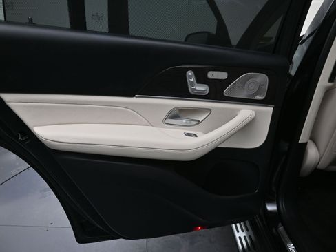 Used 2021 Mercedes-Benz GLS 450 4MATIC image 28