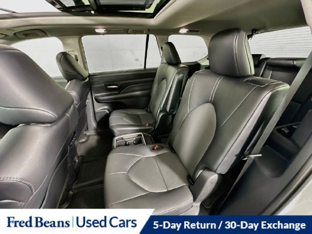 Used 2025 Toyota Grand Highlander AWD image 32