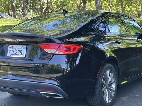 Used 2015 Chrysler 200 S FWD image 4