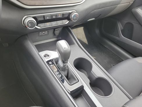 Used 2025 Nissan Altima 2.5 SV FWD image 17