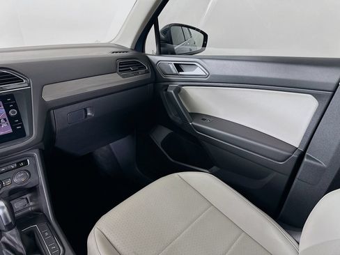 Used 2020 Volkswagen Tiguan SEL AWD/4WD image 23