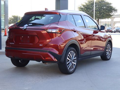 Used 2024 Nissan Kicks SV FWD image 3