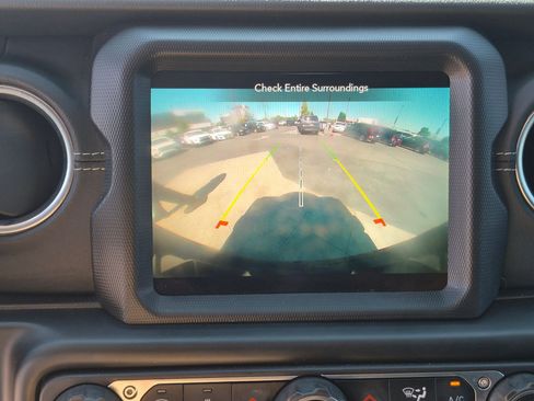 Used 2023 Jeep Wrangler Unlimited Sahara w/ Cold Weather Group AWD/4WD image 24