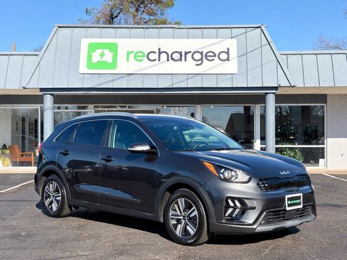 Used 2022 Kia Niro EX image 4