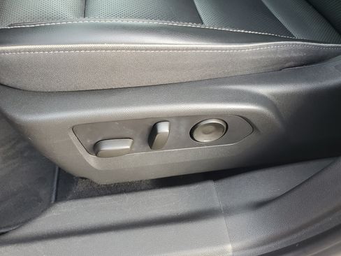 Used 2021 Buick Envision Essence w/ Technology Package I FWD image 21