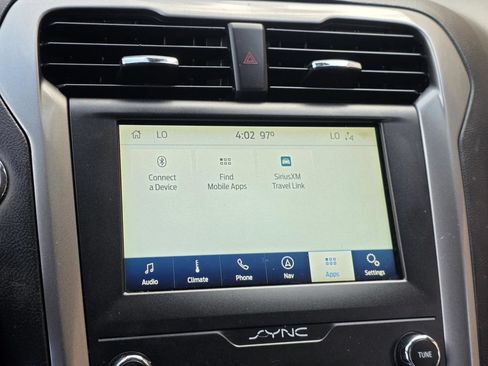 Used 2020 Ford Fusion SE FWD image 15