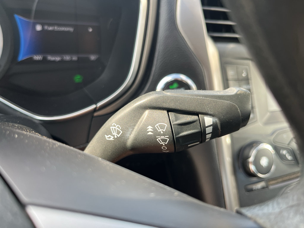 Used 2018 Ford Fusion SE FWD image 18