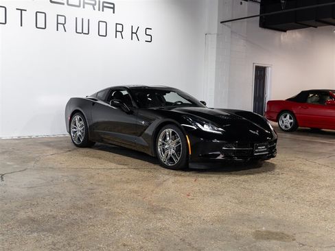 Used 2019 Chevrolet Corvette Stingray Coupe w/ 1LT RWD image 3