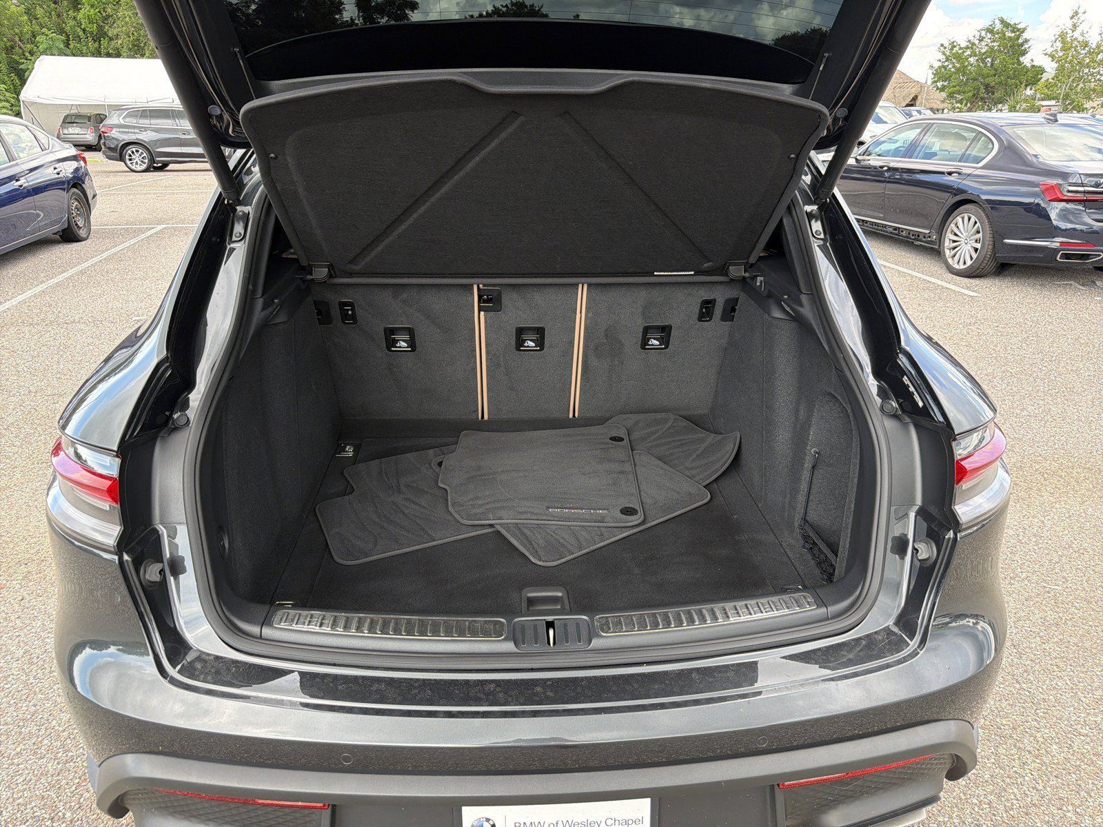 Used 2025 Porsche Macan Turbo AWD/4WD image 9