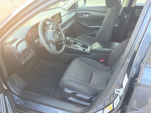 Used 2025 Honda Accord LX image 4