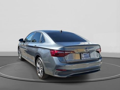 Certified 2022 Volkswagen Jetta SE image 3