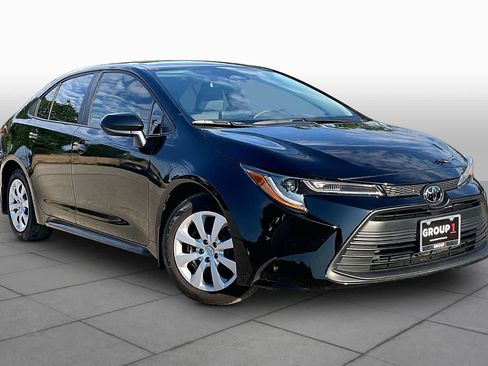 Used 2025 Toyota Corolla LE FWD image 3
